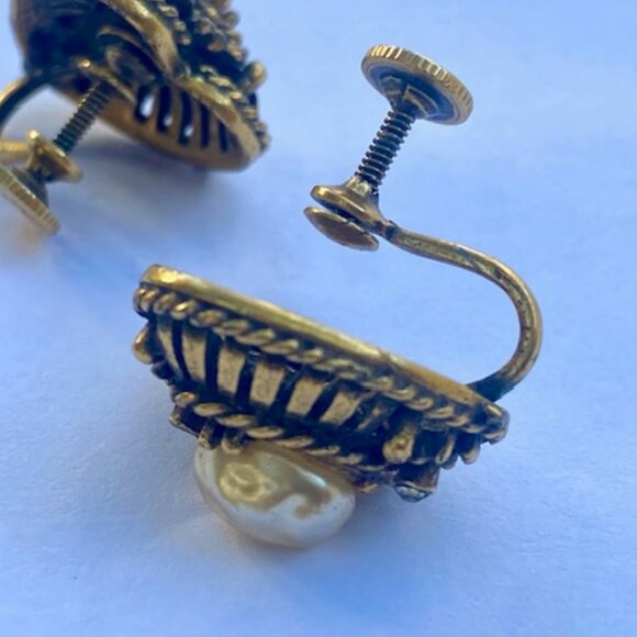 Vintage CORO Heart Filigree Earrings - Picture 4 of 4